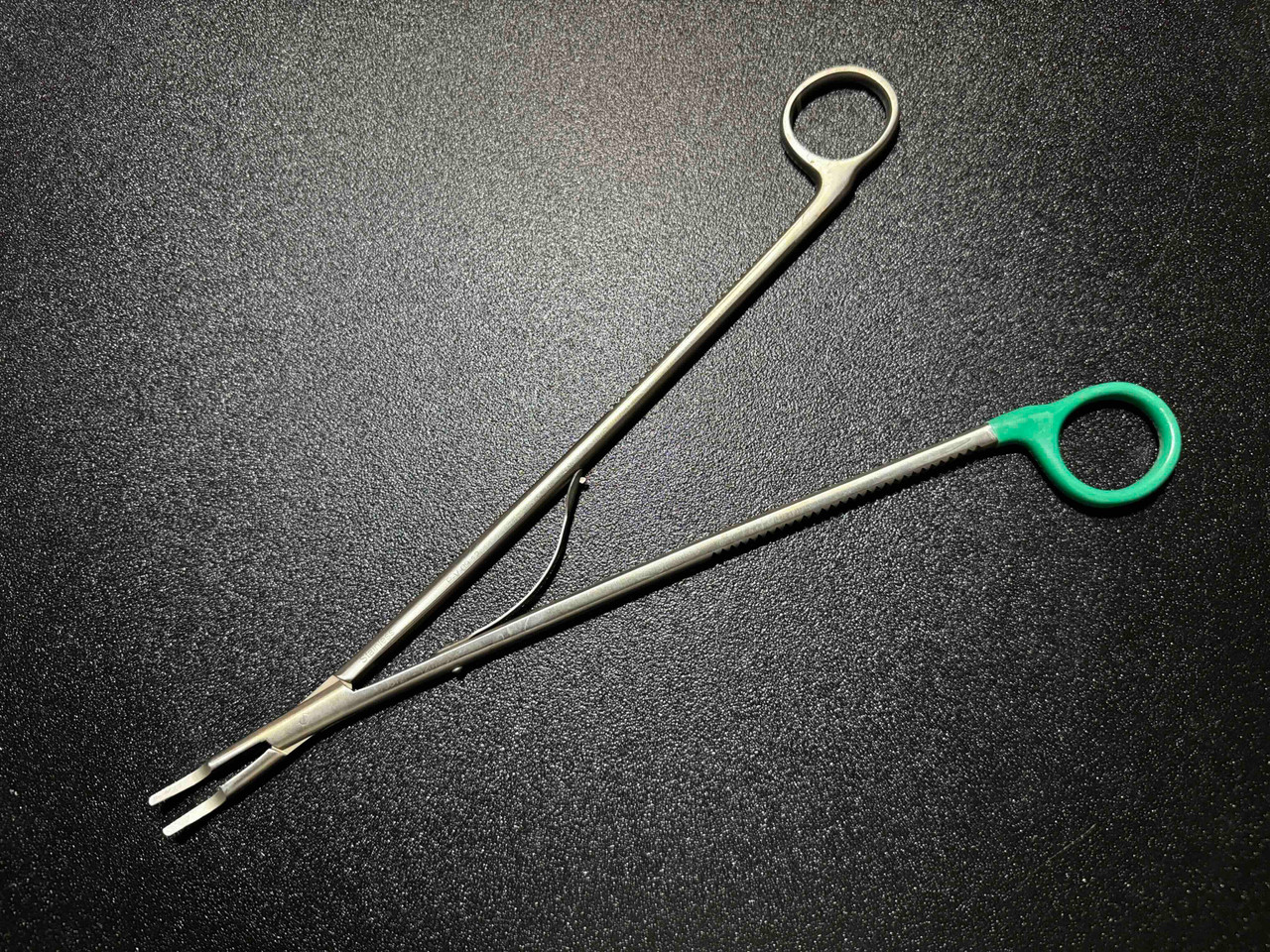 Photo of Weck 337111 Horizon Medium-Large Open Clip Applier, CVD, 11"