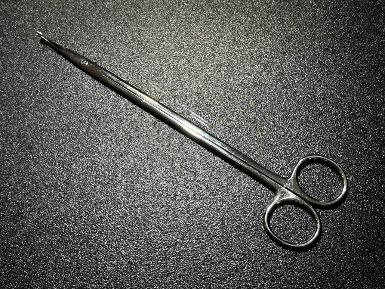 Handle photo of V. Mueller NL3020 Strully Scissors, Probe Tip, CVD, 8.75"
