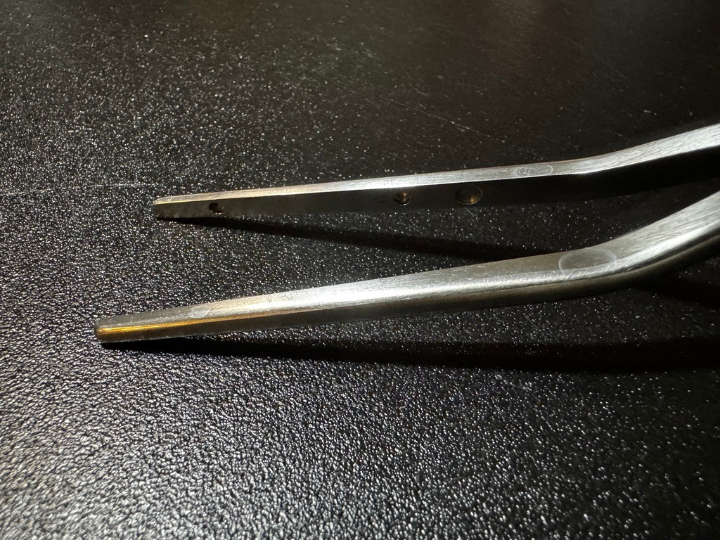 Jaw photo of Applied Medical G-5640 Atraumax Vascular Clamp, ANG, 11"