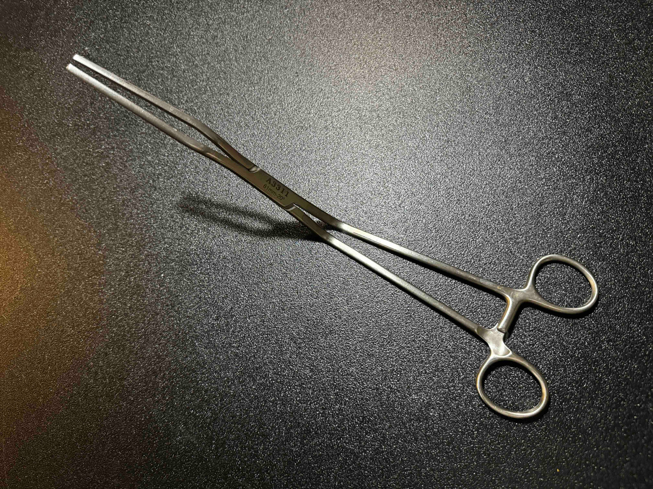 Handle photo of Applied Medical A3311 Surgical Clamp, ANG, 10.5"