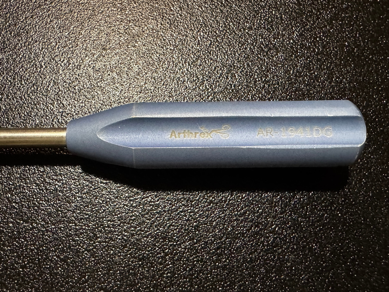 Handle photo of Arthrex AR-1941DG Slotted Spear for 3.9mm Knotless Corkscrew