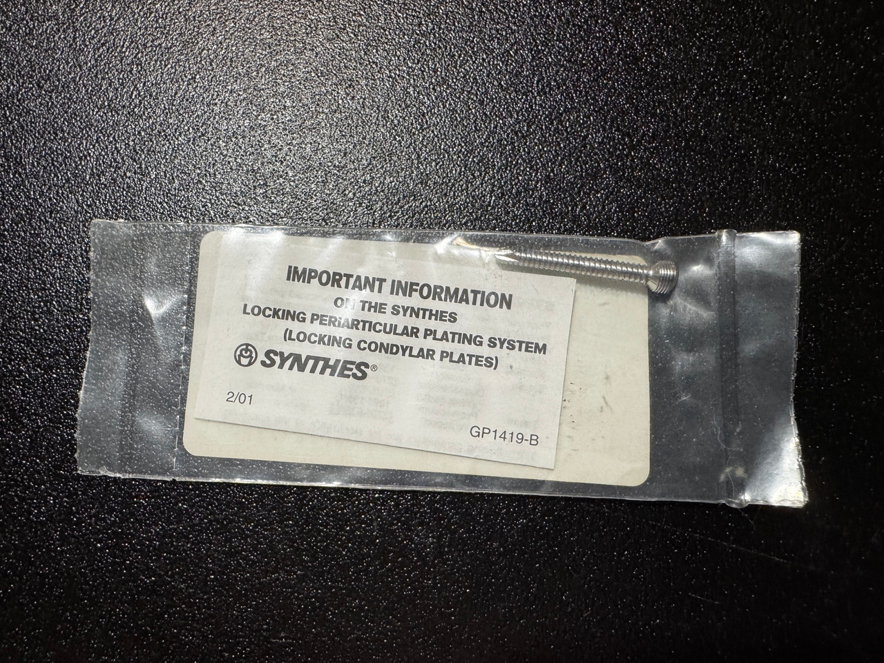 Screw photo of Synthes 222.586 4.0mm Locking Screw 34mm