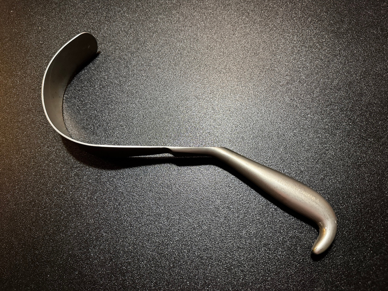 Side photo of V. Mueller SU3322 Walter-Deaver Retractor, Size 4
