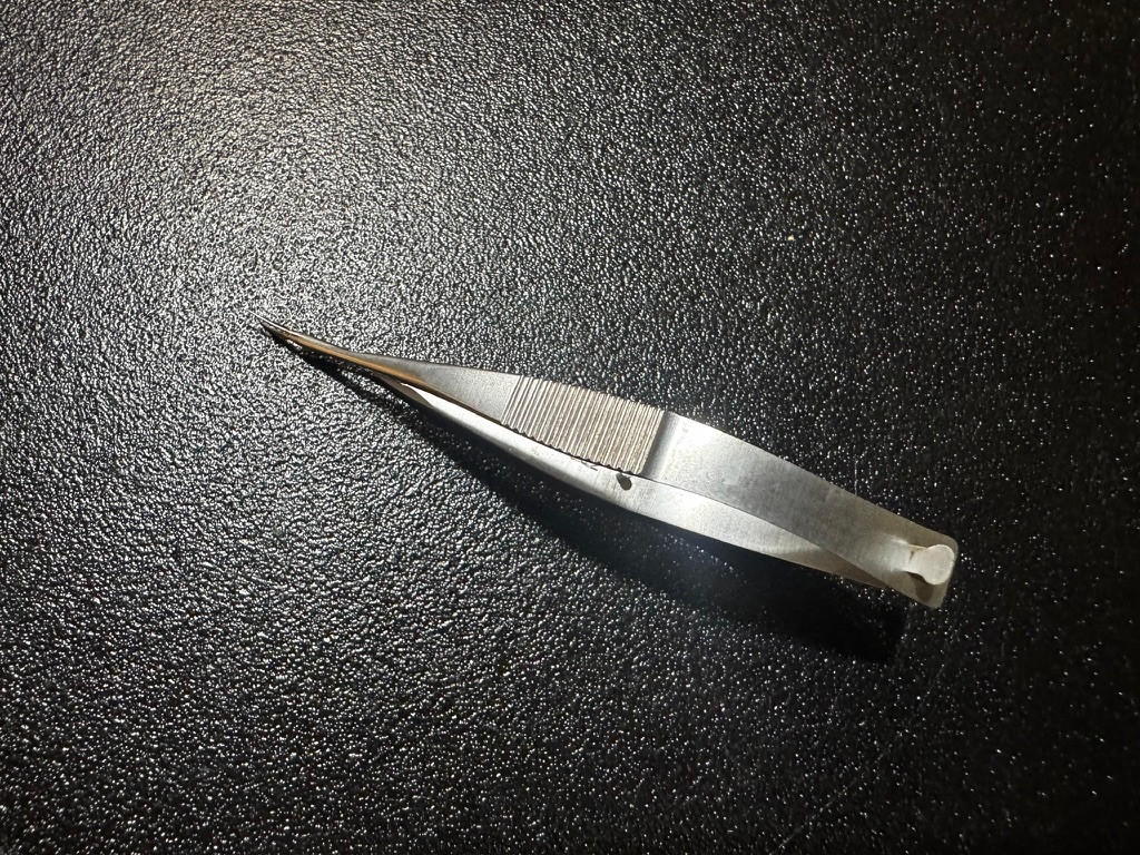 Side photo of Jarit 360-201 Vannas Capsulotomy Scissors, CVD, Sharp, 3.25"