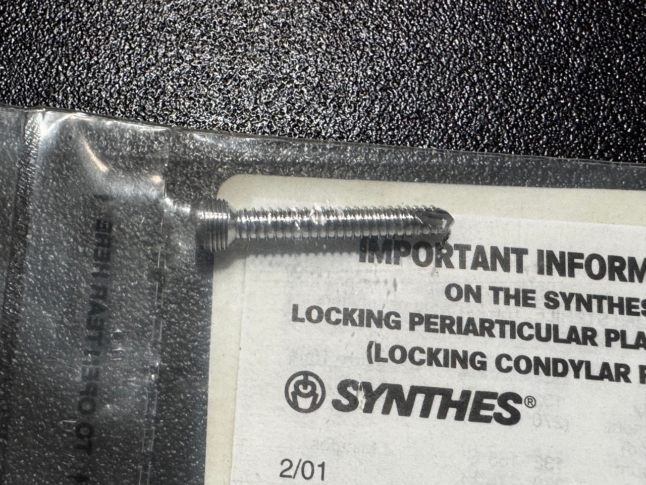 Screw photo of Synthes 222.585 4.0mm Locking Screw 30mm