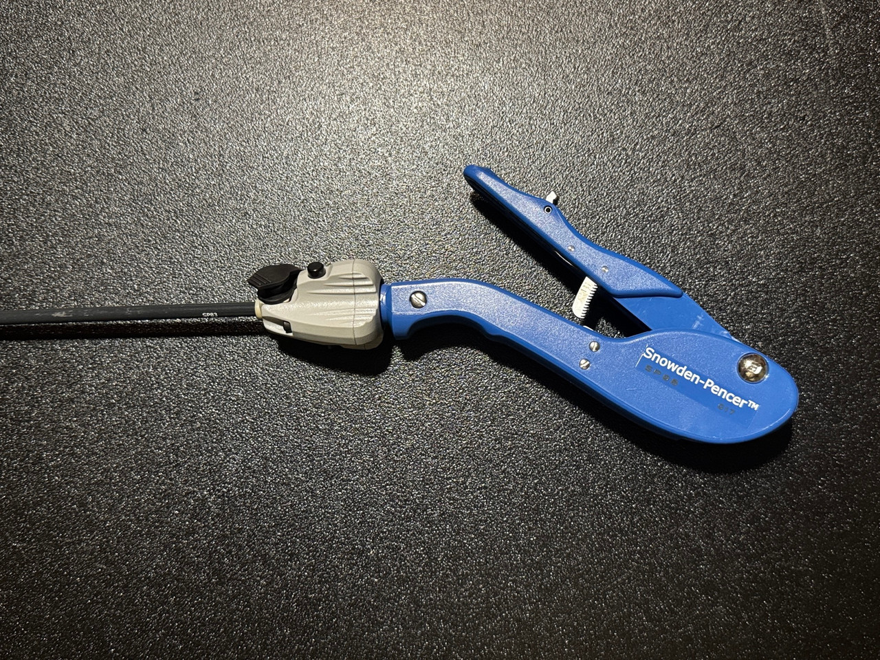 Handle photo of Snowden-Pencer SP98-8327 Laparoscopic Mayfield Flip Needle Holder, 5mm X 36cm