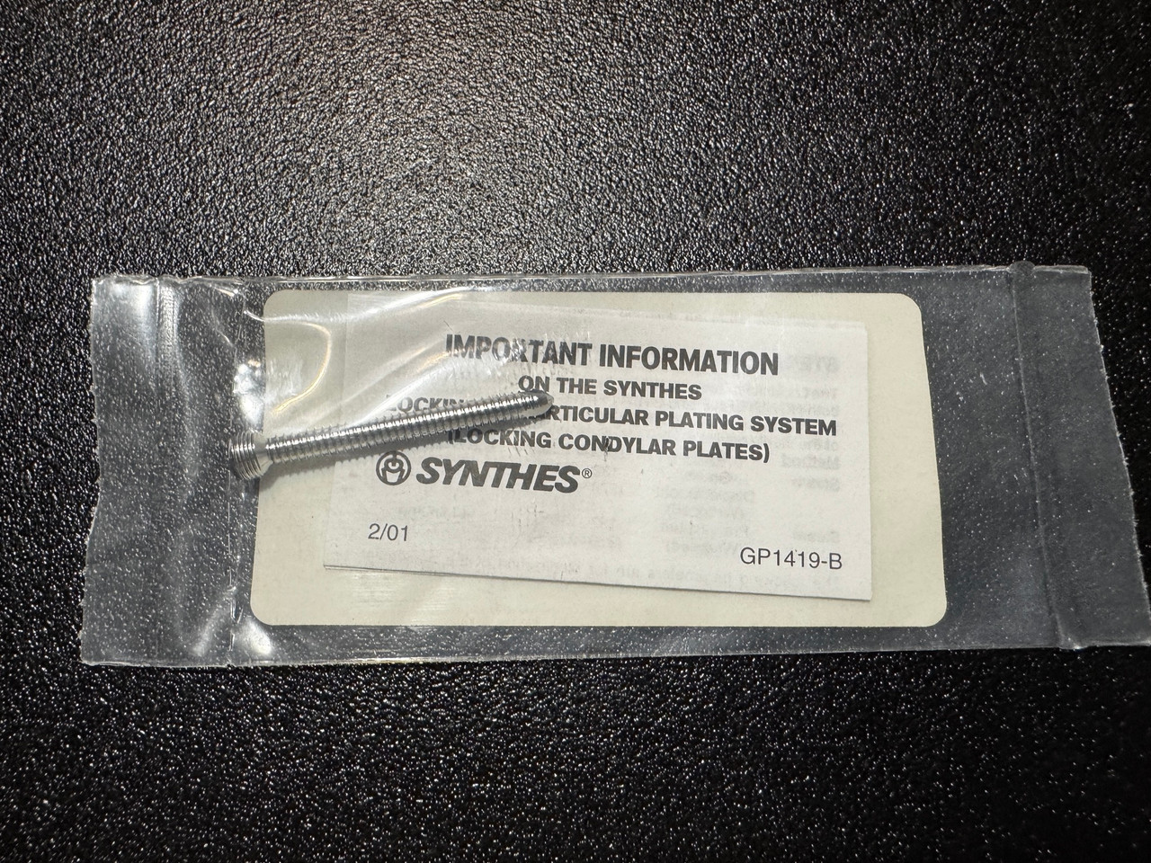 Screw photo of Synthes 222.588 4.0mm Locking Screw 42mm