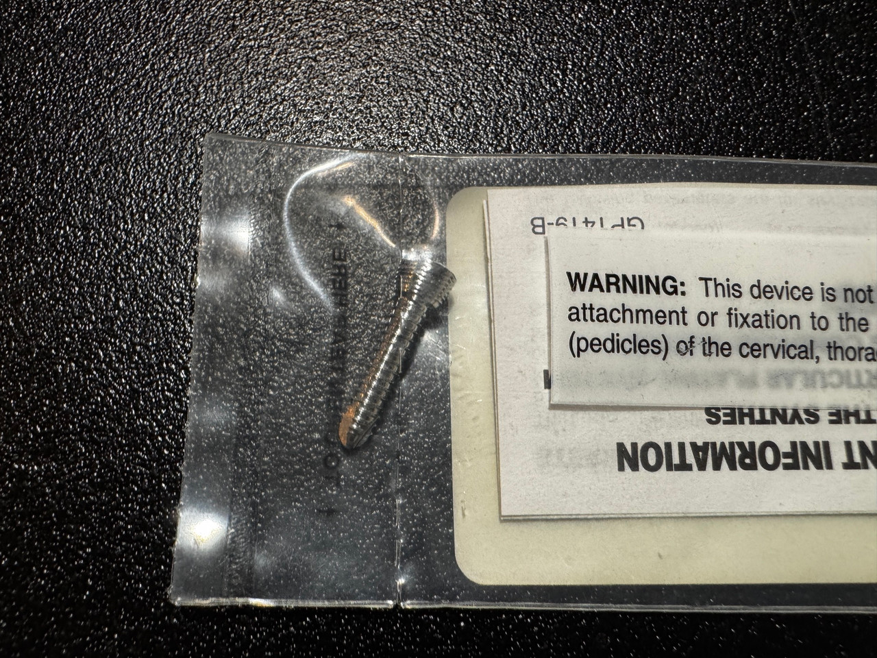 Screw photo of Synthes 222.583 4.0mm Locking Screw 22mm