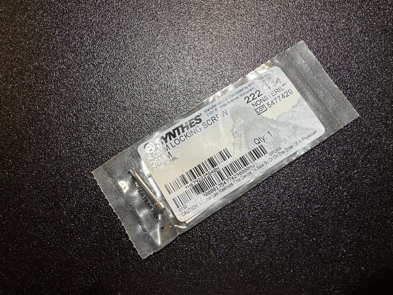Photo of Synthes 222.584 4.0mm Locking Screw 26mm