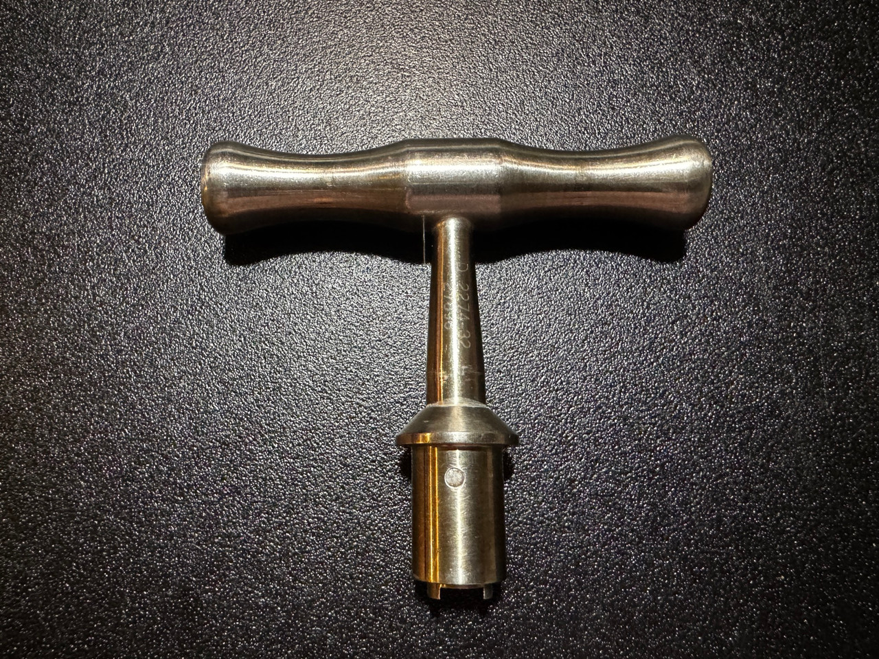 Photo of Biomet 2274-32 T-Handle w/ Hudson Adapter