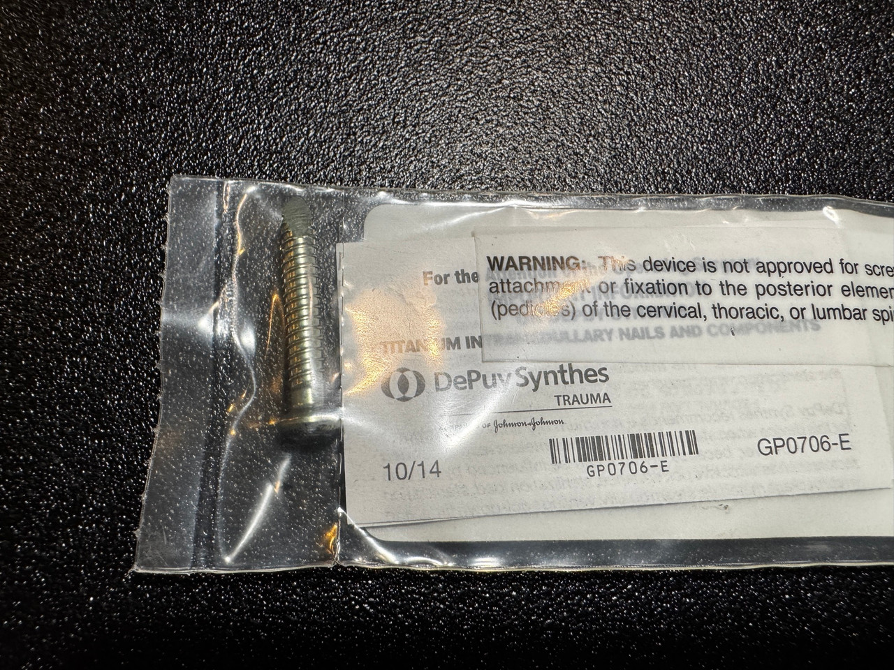 Screw photo of Synthes 458.932 5.0mm Titanium Locking Screw 32mm
