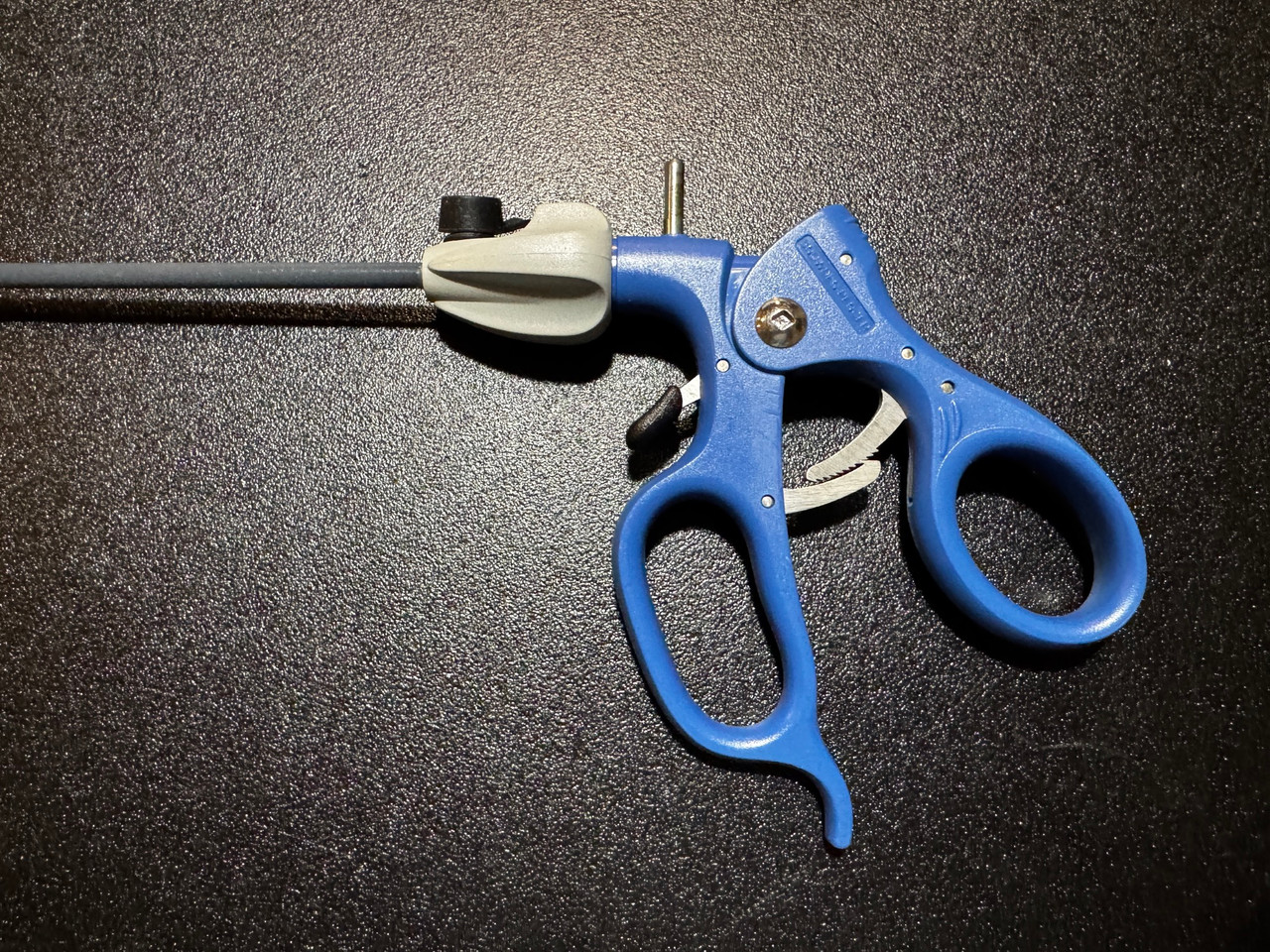 Handle photo of Snowden-Pencer SP90-6243 Laparoscopic DeBakey Clamp, 5mm X 45cm
