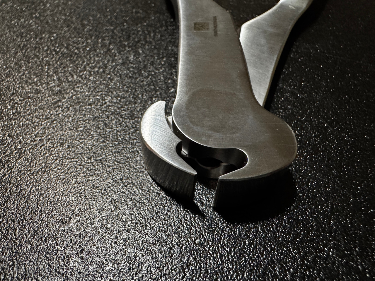 Jaw photo of Symmetry 14-3030 Cannulated Pin Cutter, End Cut (New)