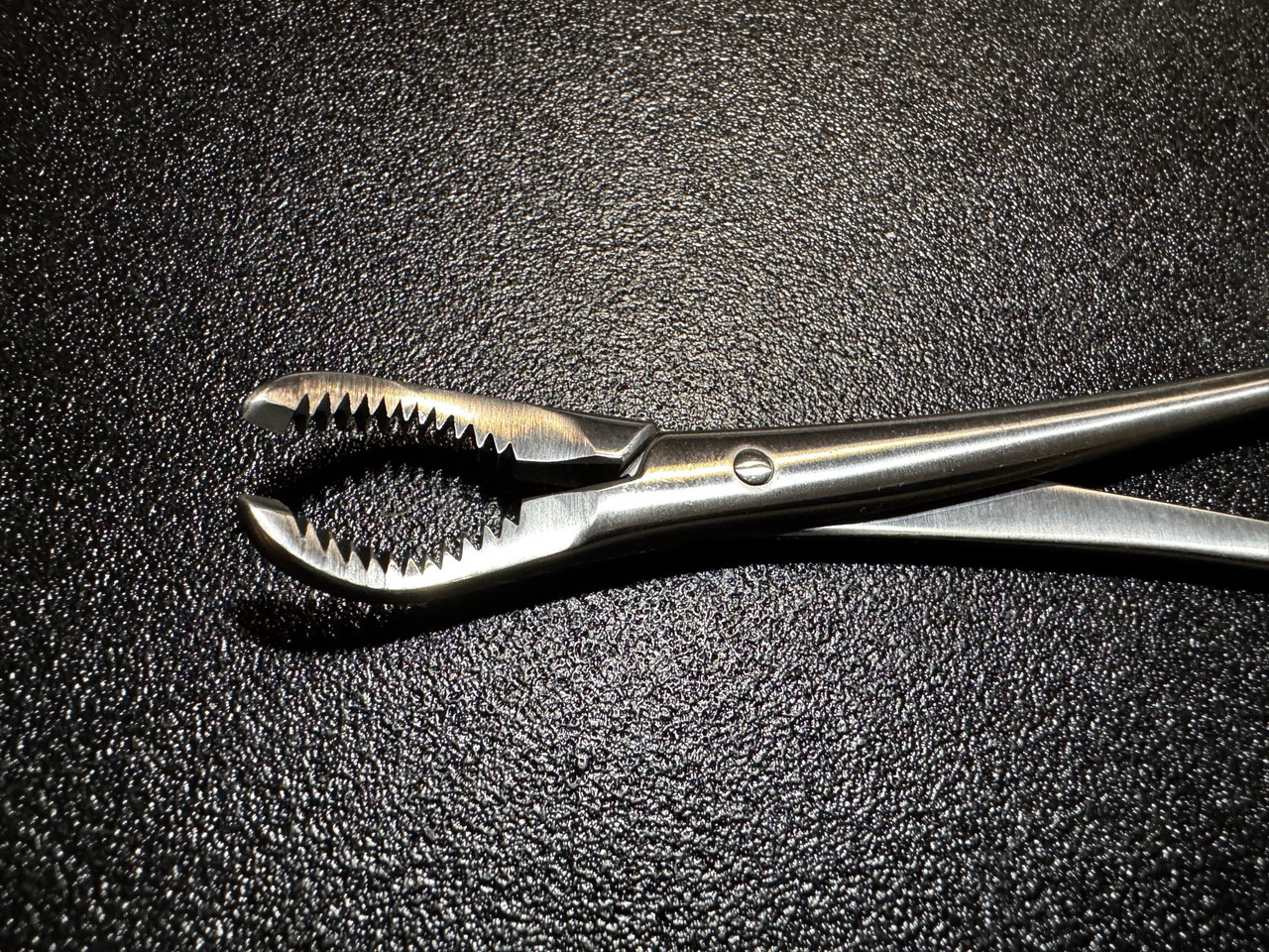 Jaw photo of Jarit 225-137 Lobster Claw Bone Reduction Forceps, 5.5"
