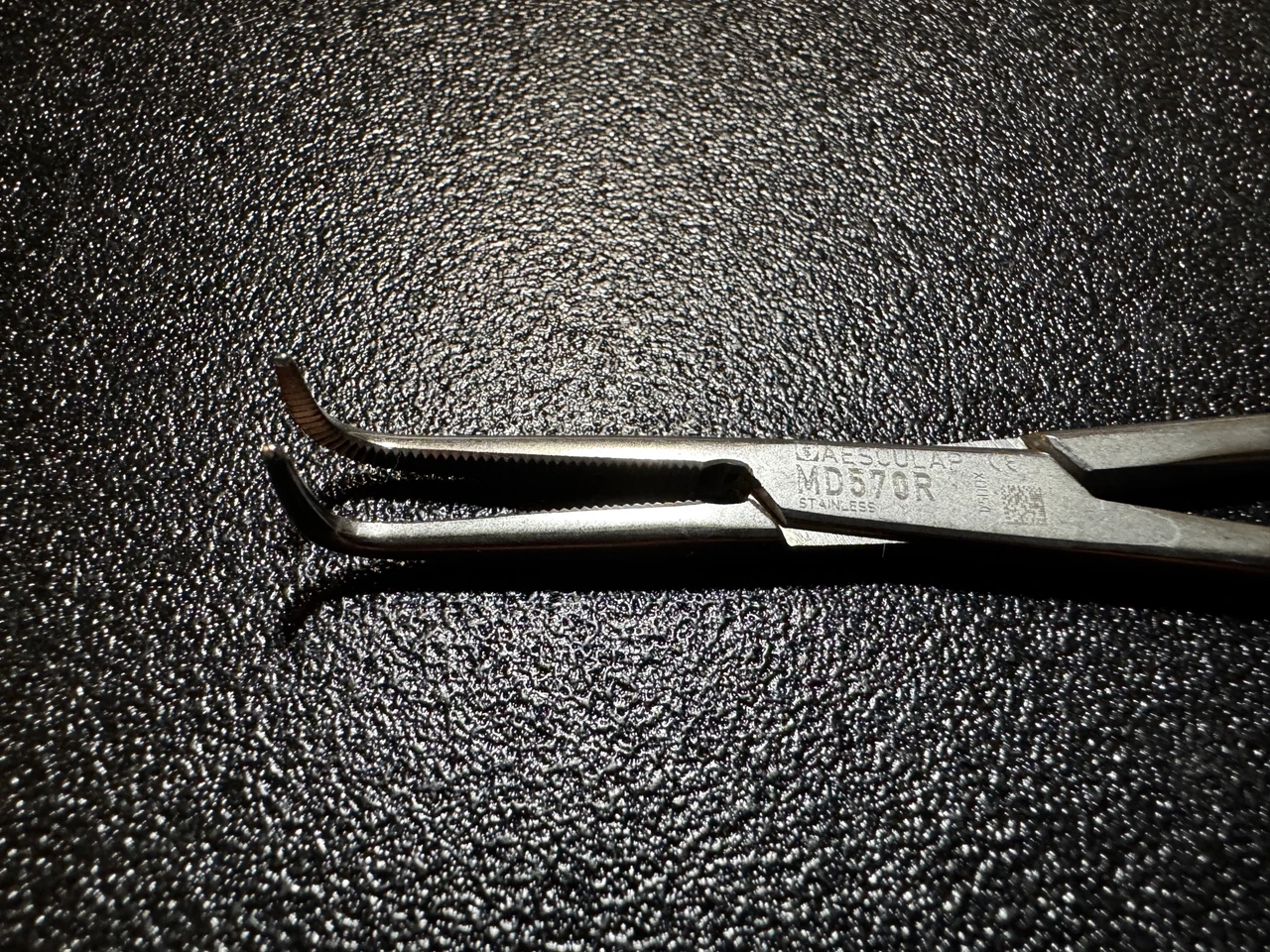 Jaw photo of Aesculap BJ102R Gemini Right Angle Forceps, 7"