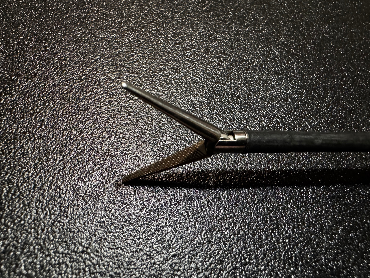 Jaw photo of Storz 33321MH Laparoscopic Clickline Dissecting & Grasping Forceps, 5mm X 36cm
