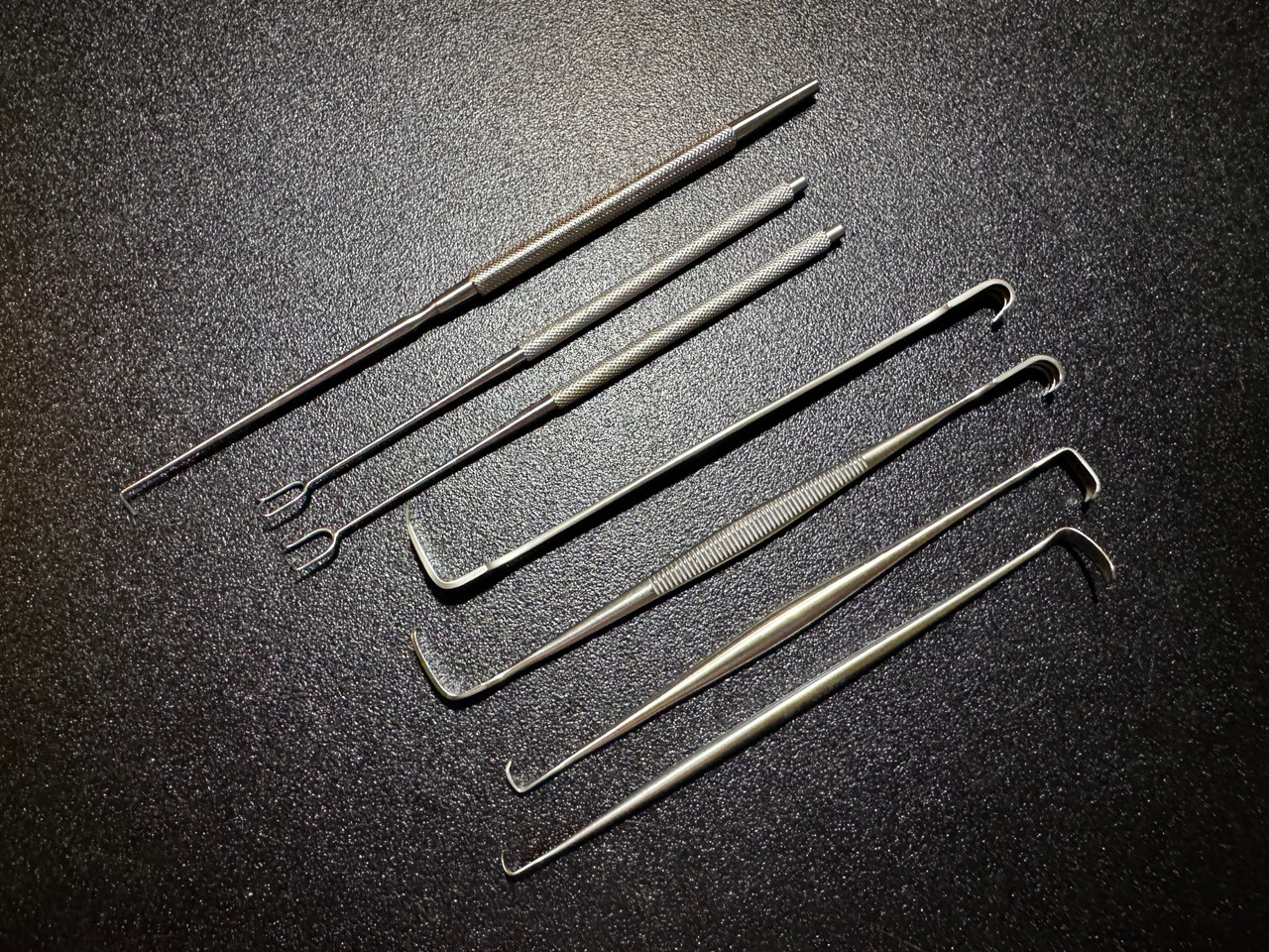 Senn and hook photo of Aesculap BDH005 Hand Surgery Instrument Set