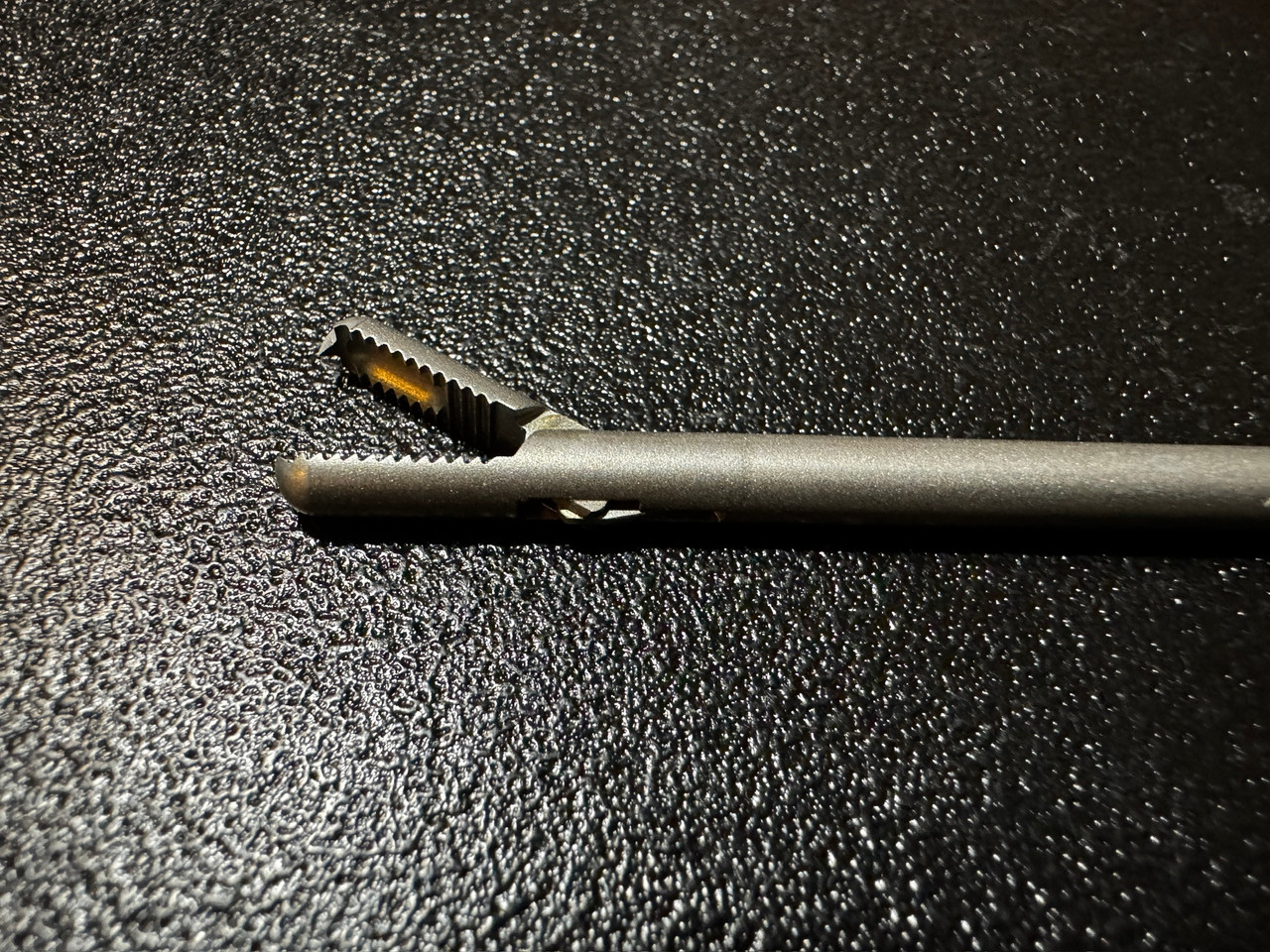 Jaw photo of ConMed 18.1002 SHUTT Arthroscopic Alligator Grasper w/ Ratchet, STR, 4.5mm