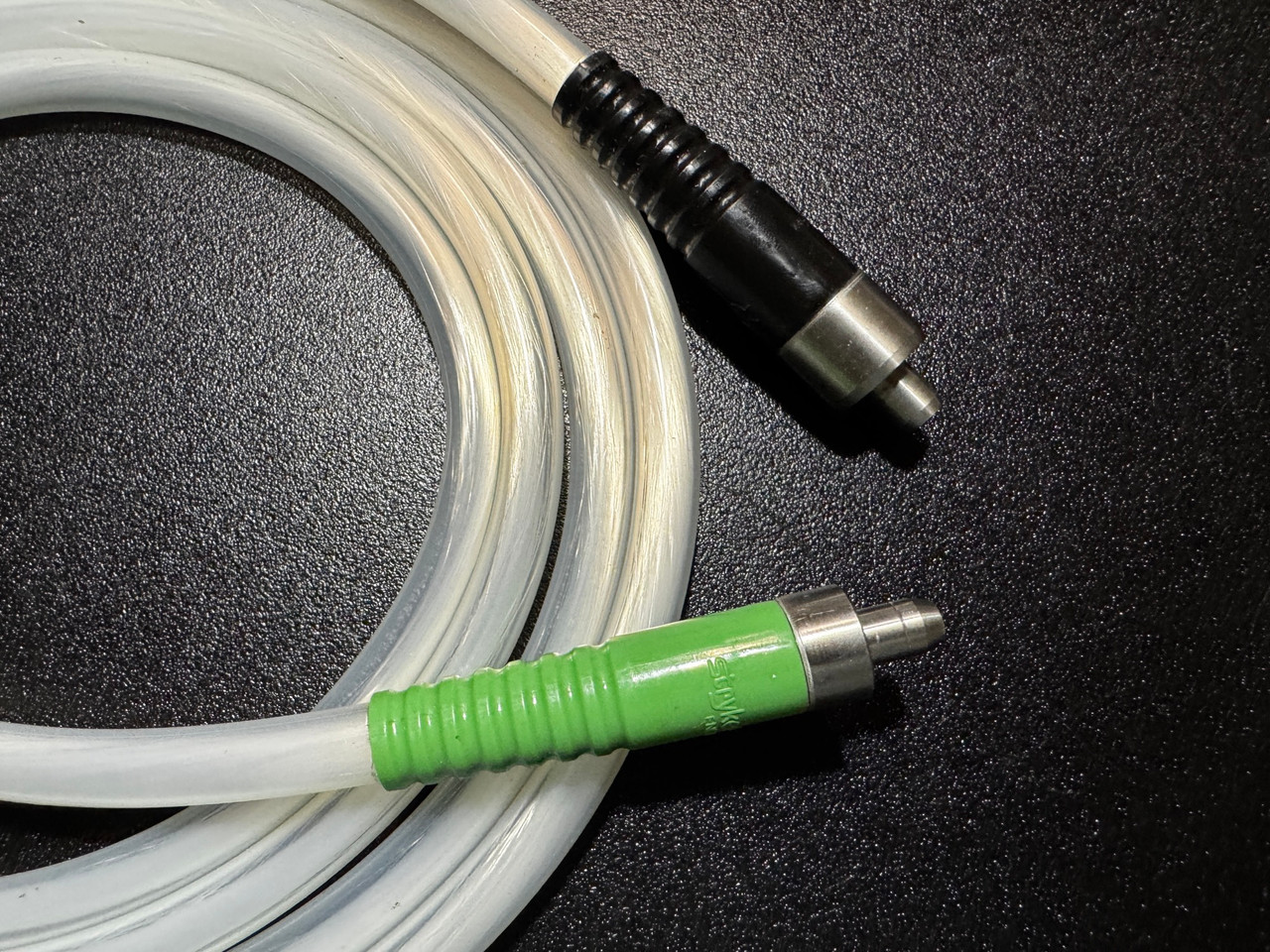 Connector photo of Stryker 233-050-100 Clear-Case Safelight Fiber Optic Cable 10'