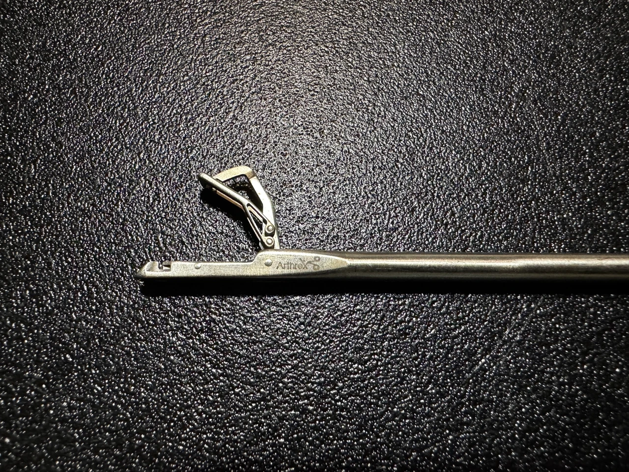 Jaw photo of Arthrex AR-13900 Viper Suture Passer