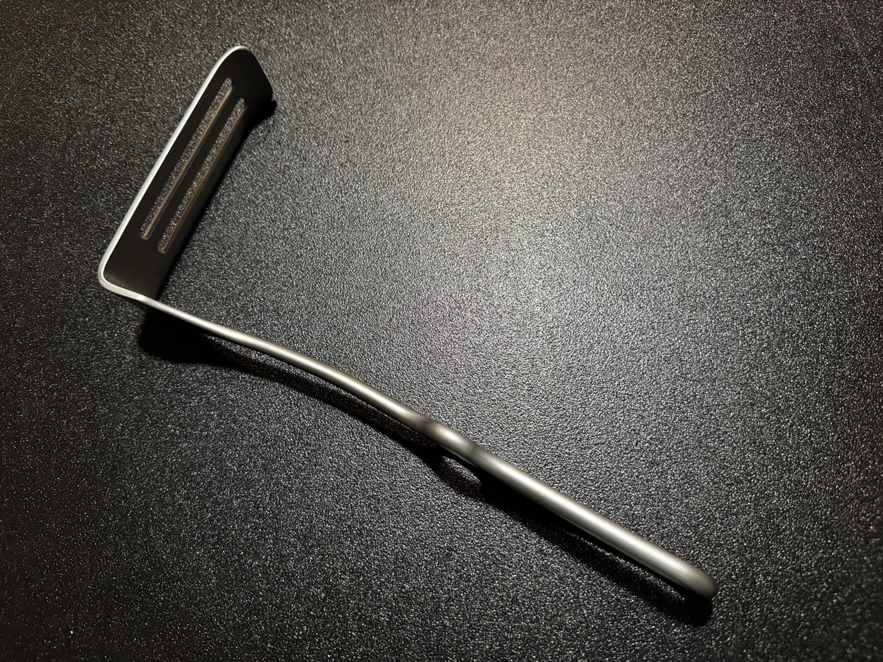 Side photo of Aesculap BT522R Coryllos Retractor, 115mm X 38mm