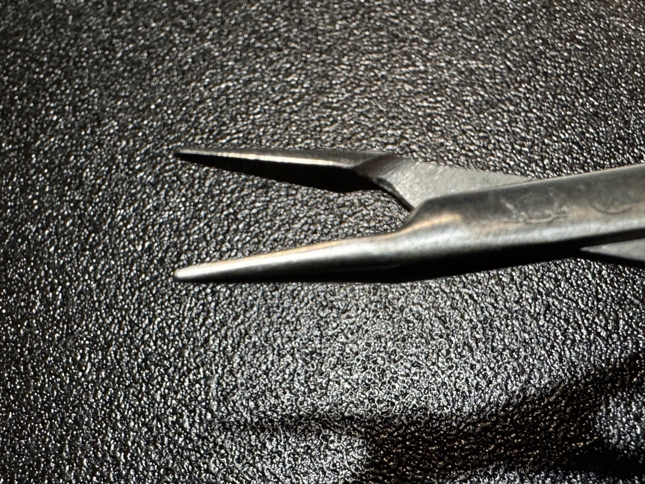Jaw photo of Symmetry 55-2520 Ultra Diamond Micro Needle Holder, 1mm Jaw, 6.5"