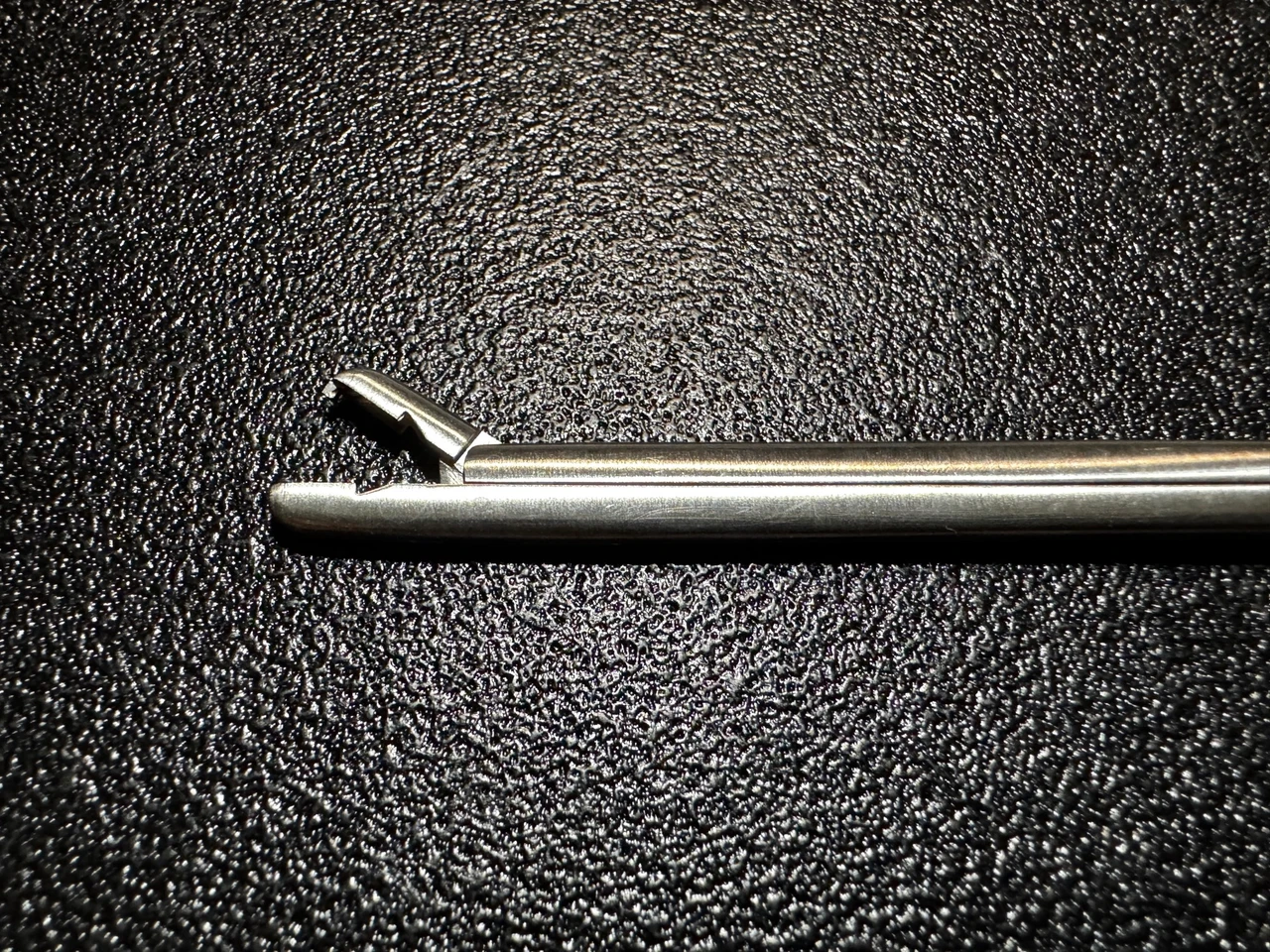 Jaw photo of BOSS 70-1389 Williams Dissecting Forceps, STR, 2mm X 6mm, 5.5"