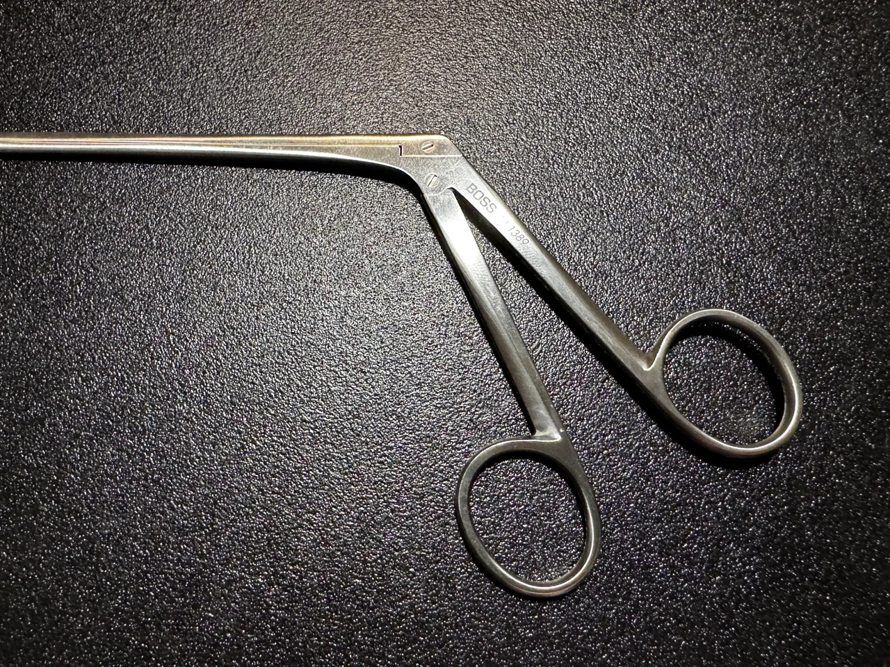 Handle photo of BOSS 70-1389 Williams Dissecting Forceps, STR, 2mm X 6mm, 5.5"