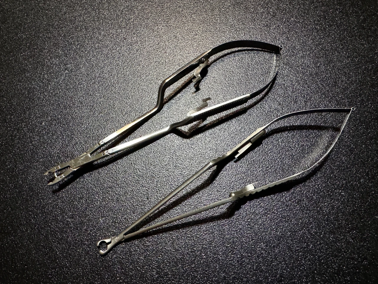 Clip applier photo of Aesculap FD513 Yasargil Aneurysm Appliers & Clips Set