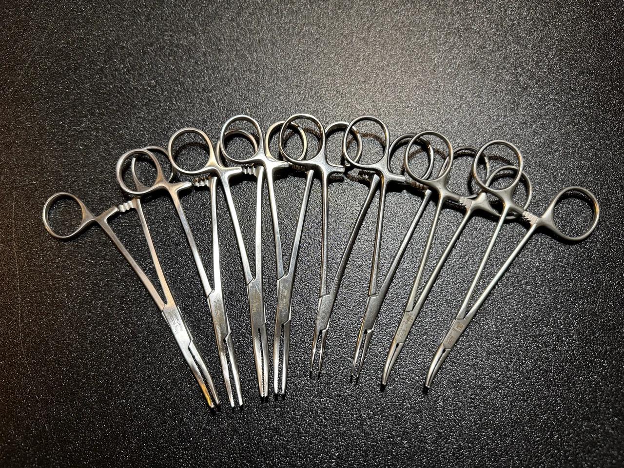 Crile forceps photo of Konig MDS3422 Podiatry Surgical Instrument Set