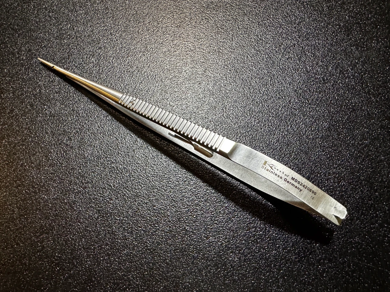 Side photo of Konig MDS2420690 Precise Touch Jacobson Micro Needle Holder, 7.25"