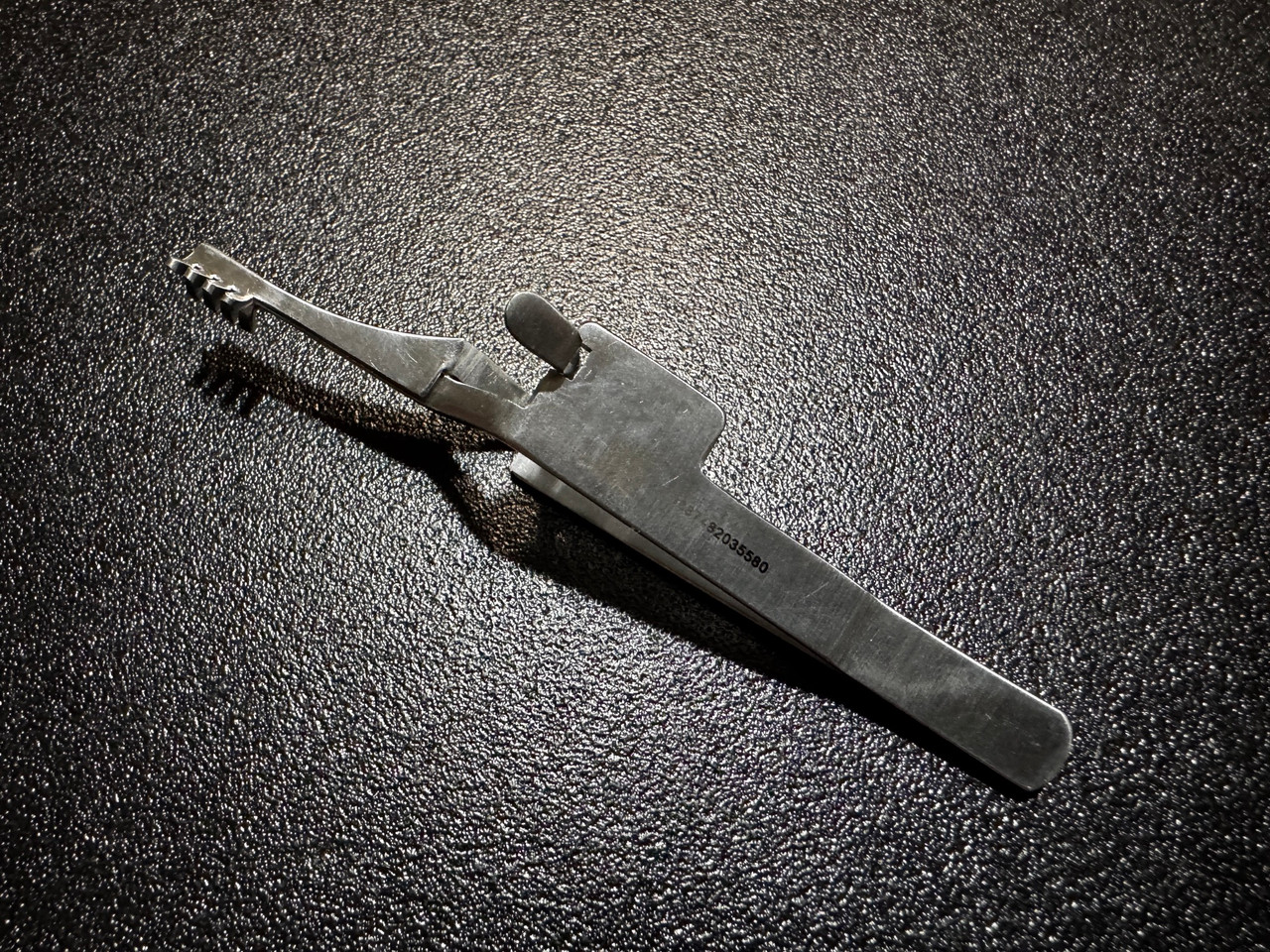 Side photo of Symmetry 24-0910 Heiss Skin Retractor, 4 X 4, Blunt, 4"