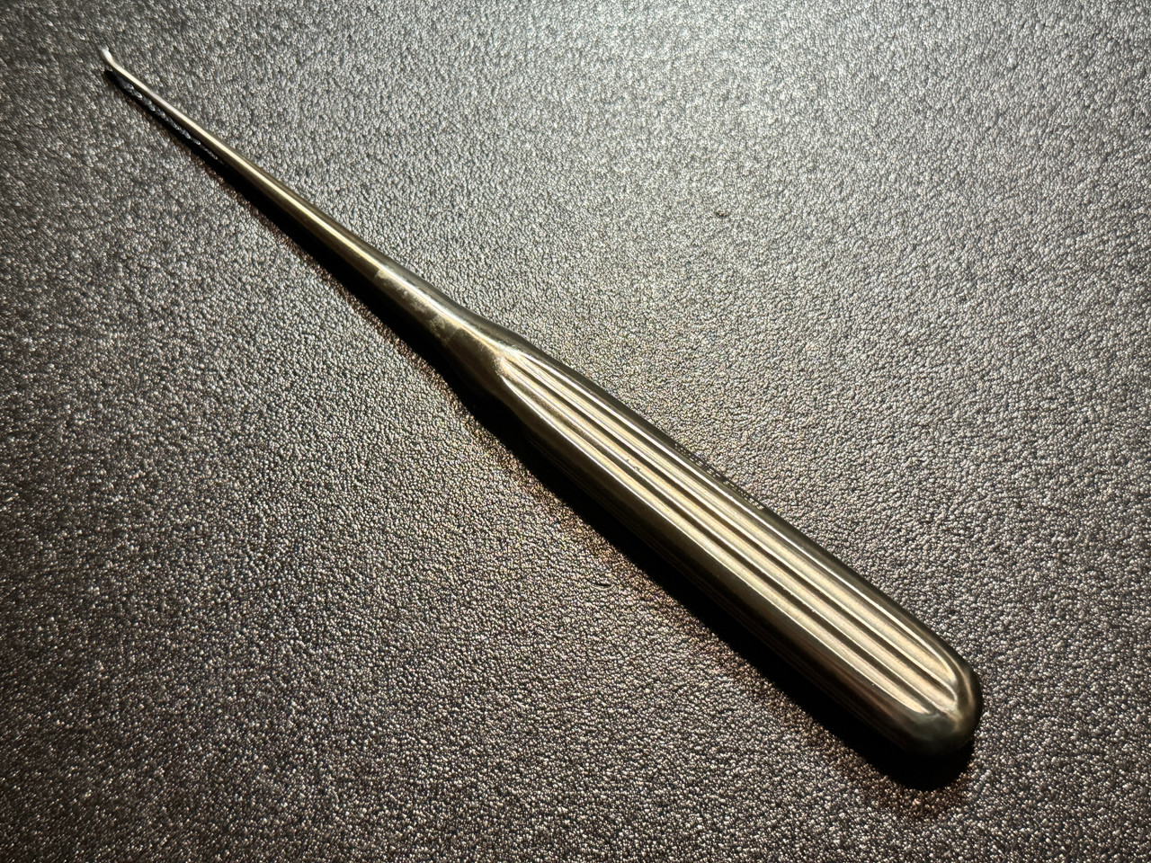 Handle photo of V. Mueller AU11308 Lempert Fine Curette, Size 00 Handle photo of V. Mueller AU11308 Lempert Fine Curette, Size 00