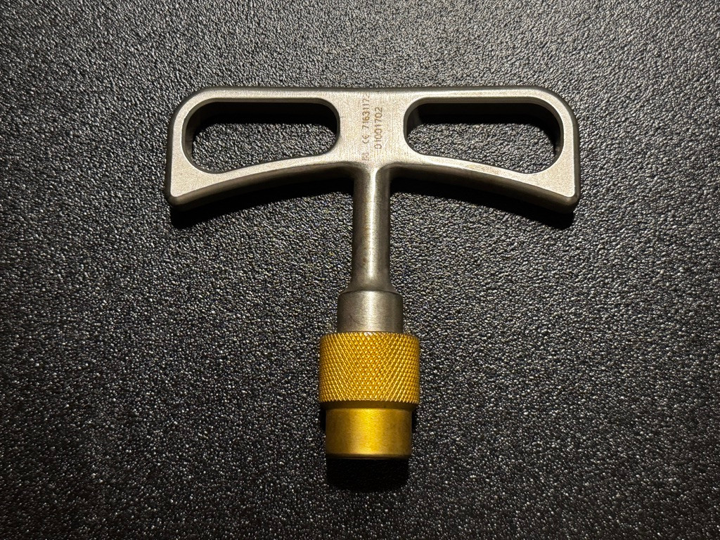 Bottom photo of Smith & Nephew 7163-1172 Trigen T-Handle