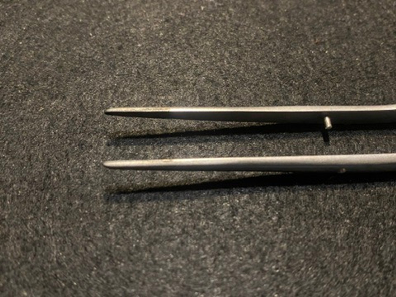 Tip photo of Snowden-Pencer 32-0523 Diamond-Jaw Tebbetts Bayonet Forceps, 7.75"