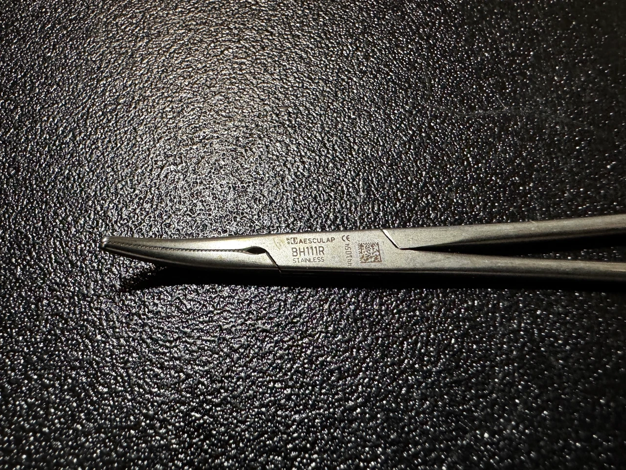 Jaw photo of Aesculap BH111R Curved Halsted Mosquito Forceps, CVD, 5"