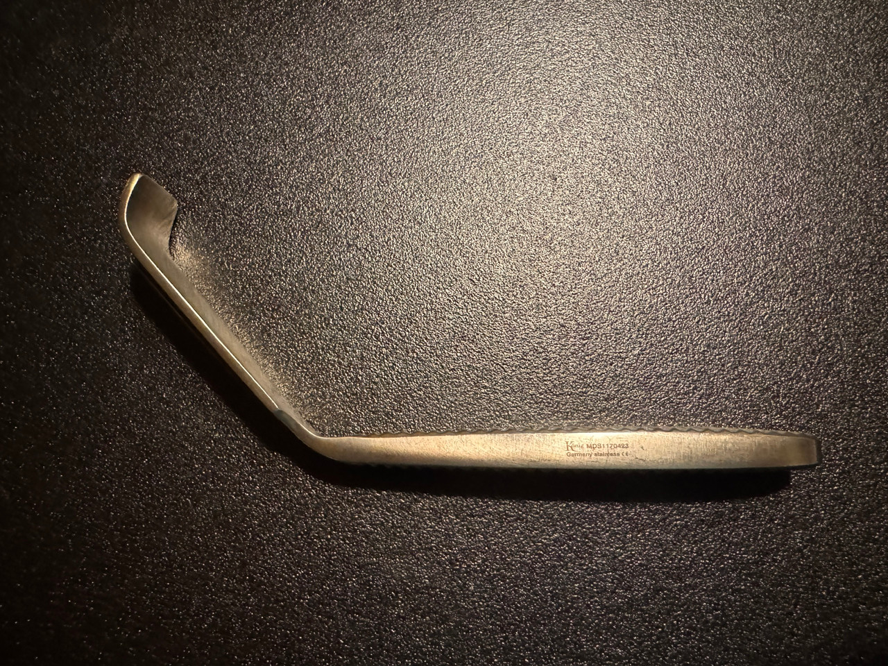 Side photo of Konig MDS1170423 Cloward Blade Cervical Retractor, 23mm w/ Lip