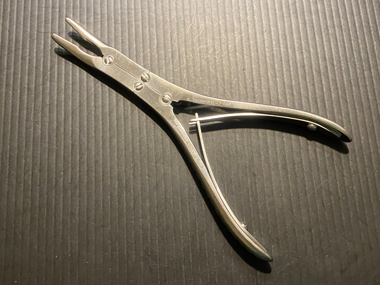 Handle photo of KMedic 47-562 Kleinert-Kutz Synovectomy Rongeur, CVD, 6 1/8"