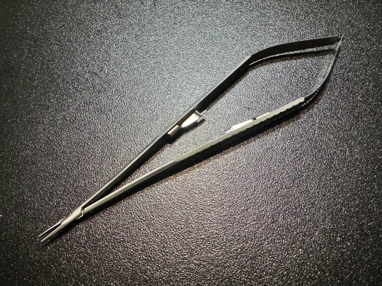Aesculap FD048R Micro Needle Holder w/ Catch, STR, Smooth, 7 7/8
