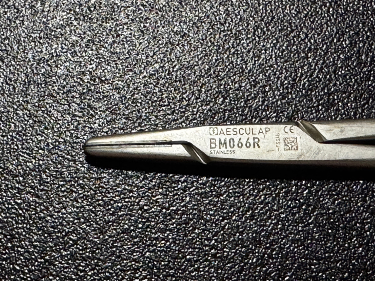 Jaw photo of Aesculap BM066R Durogrip Mayo-Hegar Needle Holder, TC, 7.25"