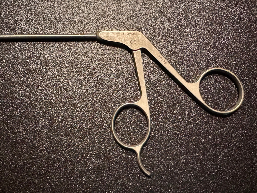 Handle photo of Arthrex AR-12040 Arthroscopic WideBiter Punch, STR Tip, 3.4mm