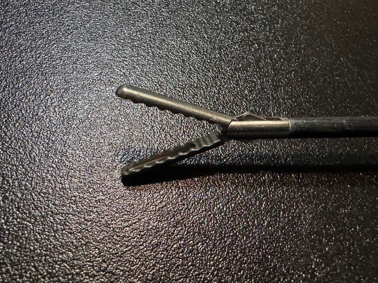 Jaw photo of Snowden-Pencer 88-8333 Laparoscopic Atraumatic Grasper, 5mm X 37cm