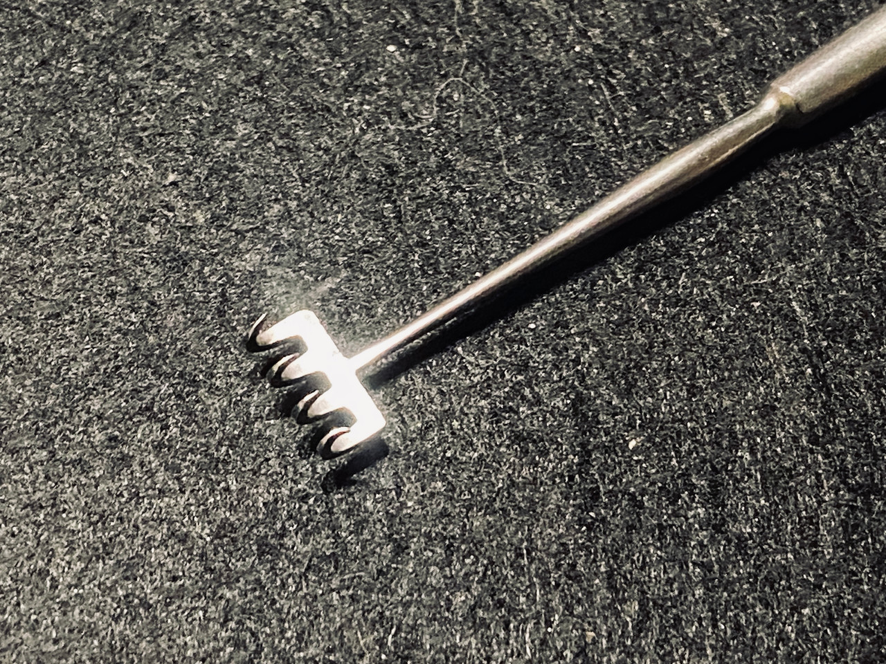 Prong photo of V. Mueller OP300 Knapp Lacrimal Sac Retractor