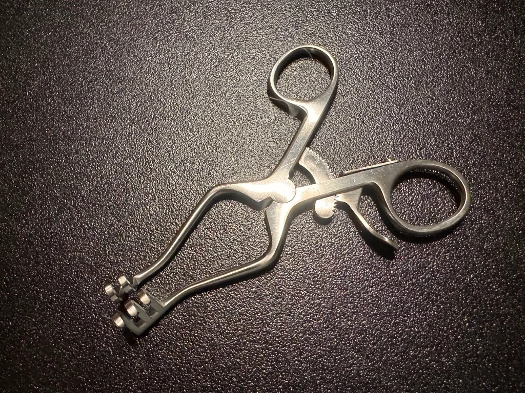 Photo of Jarit 205-141 Weitlaner Retractor, Blunt, 4 3/8"