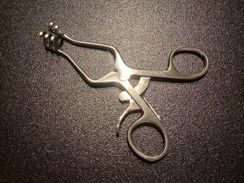 Handle photo of Jarit 205-141 Weitlaner Retractor, Blunt, 4 3/8"