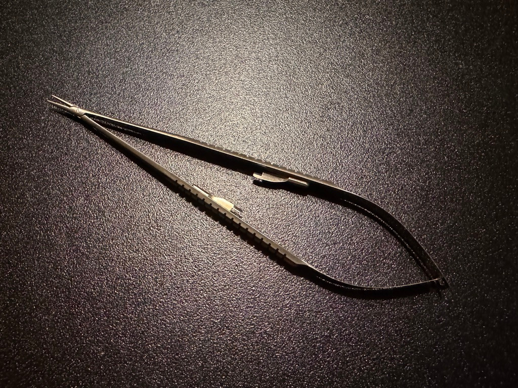 Handle photo of V. Mueller CH06100 Jacobson Micro Needle Holder, Diamond Jaw, STR, 8"