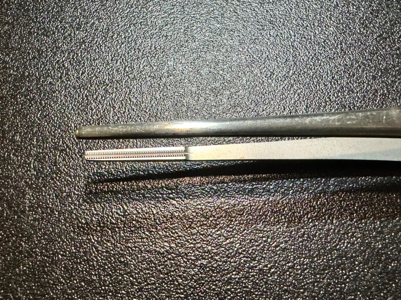 Jaw photo of V. Mueller CH5902-1 DeBakey Vascular Tissue Forceps, 2.5mm, 7.75"