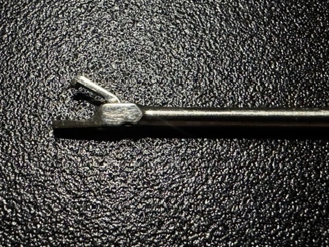 Jaw photo of Smith & Nephew 7209494 Elite Premium Suture Loop Vertical Grasper