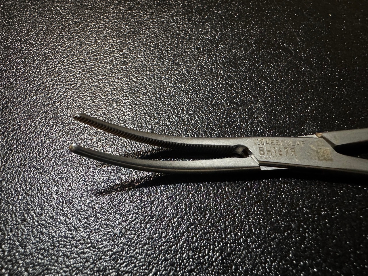 Jaw photo of Aesculap BH167R Crile Forceps, CVD, 6.25"