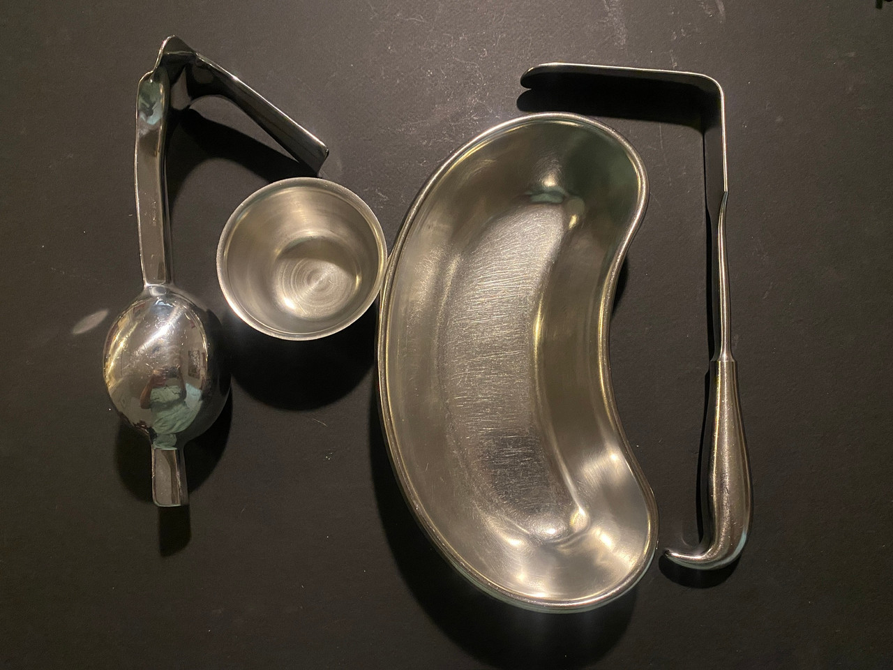Basin and retractor photo of Jarit Vaginal Hysterectomy Complete Instrument Set